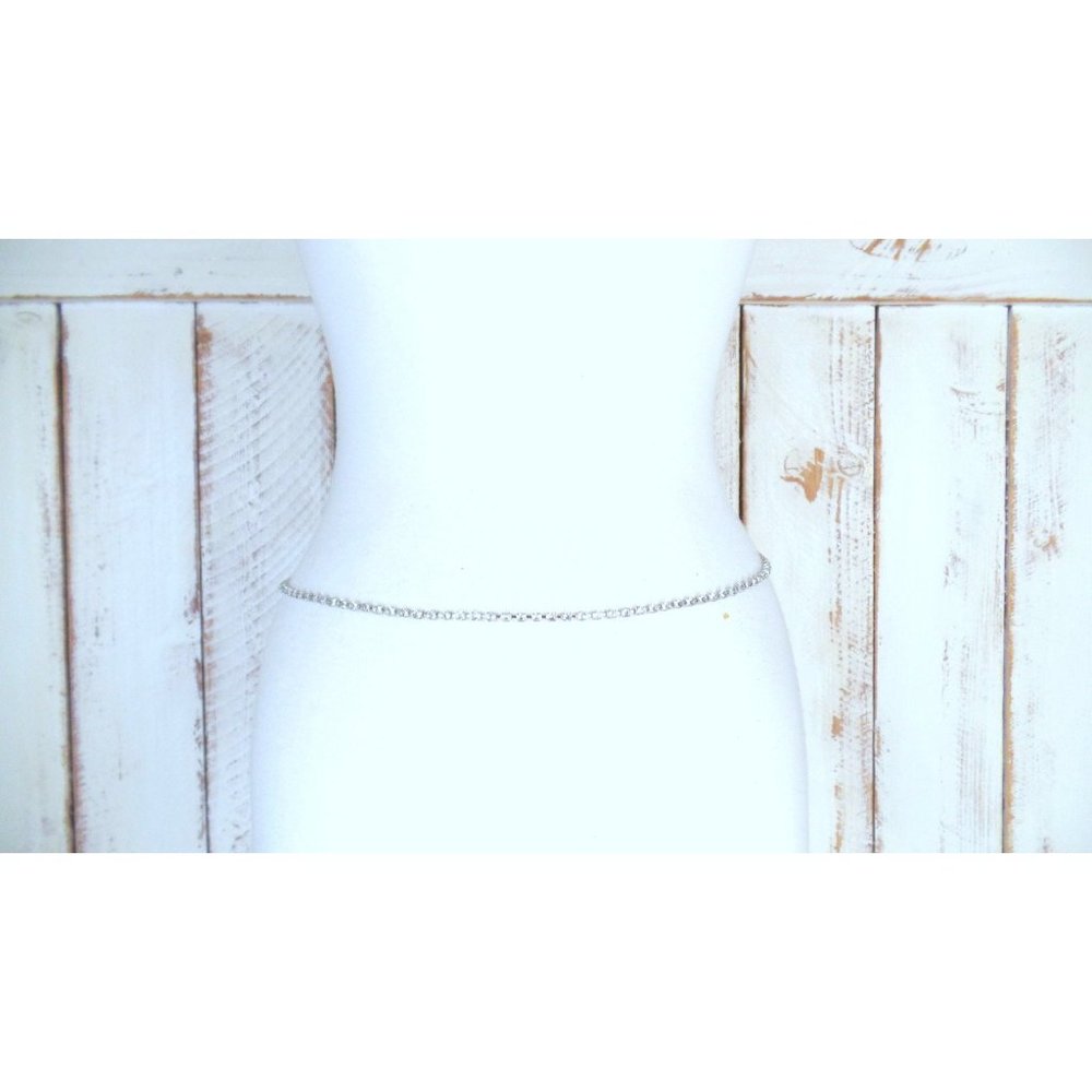 Lightweight 90s silver metal clear glass rhinestone hip chain belt